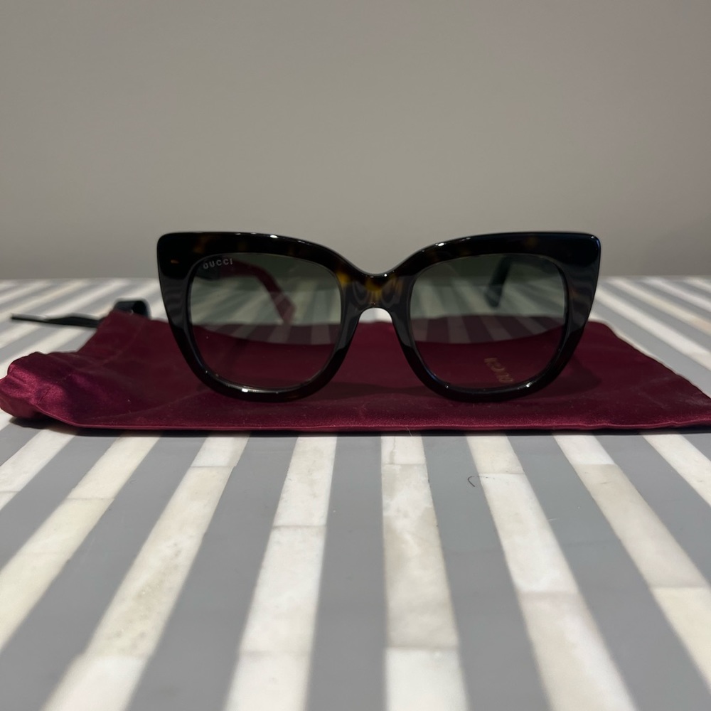 Gucci sunglasses - like new, worn once!